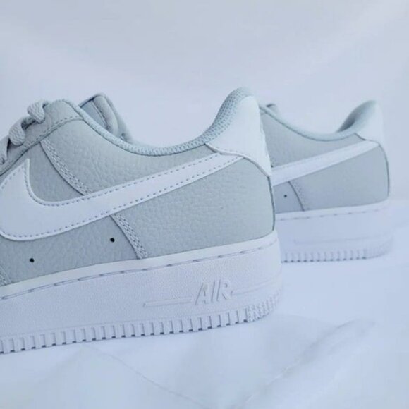 8 WOMEN'S NIKE AIR FORCE ONE 1 07 CT2302-003 GREY / WHITE - Picture 4 of 9
